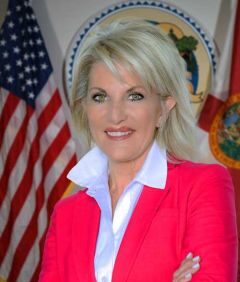 Headshot_Rebecca-Bays-240×300